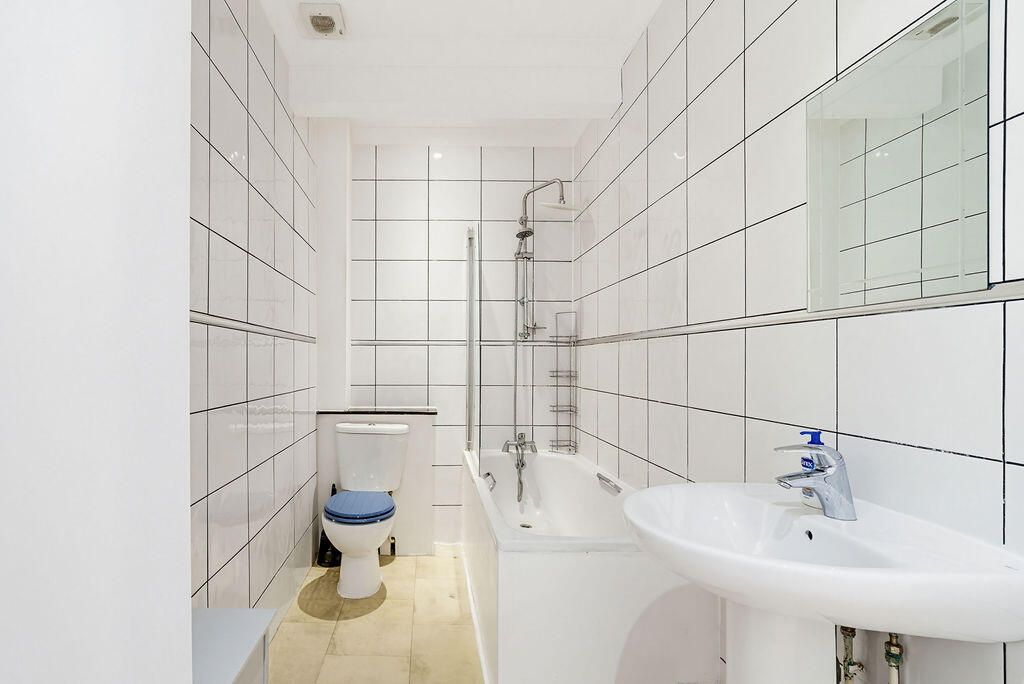 Property photo 2 of 14 Bathroom