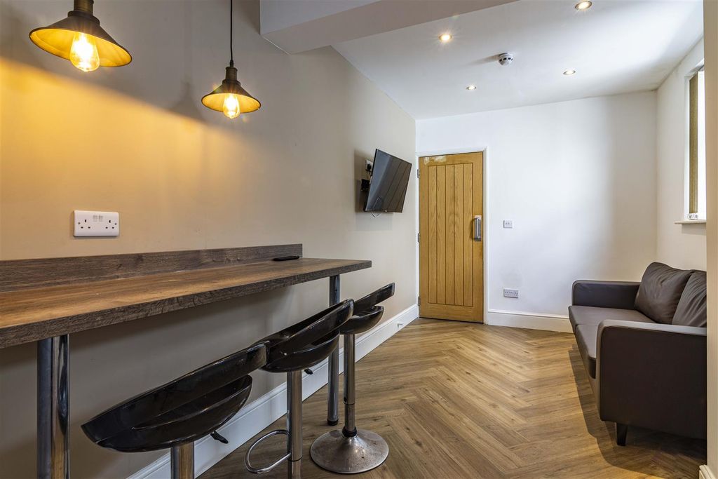 Property photo 3 of 20 Lounge &amp; Breakfast Bar