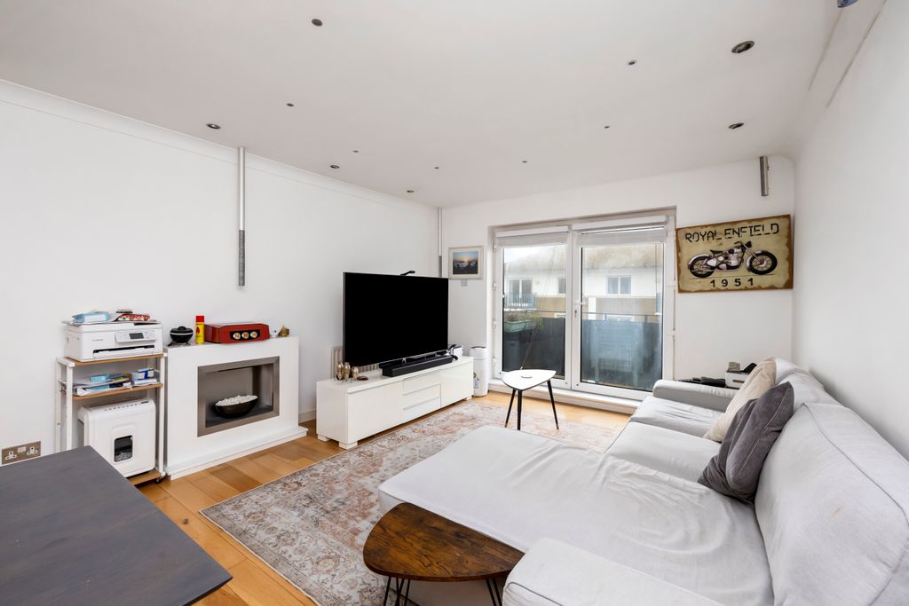 Property photo 1 of 13 Collingwood Court, 7, The Strand-011