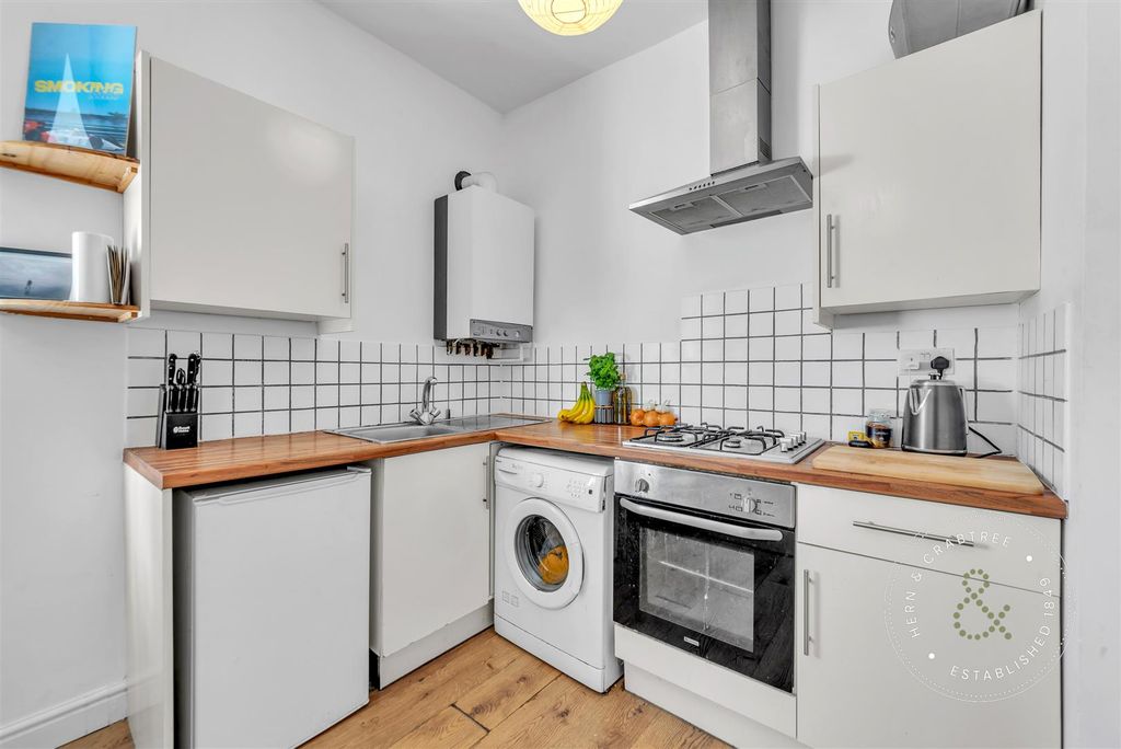 Property photo 3 of 11 Cowbridge-Road-East-11.Jpg