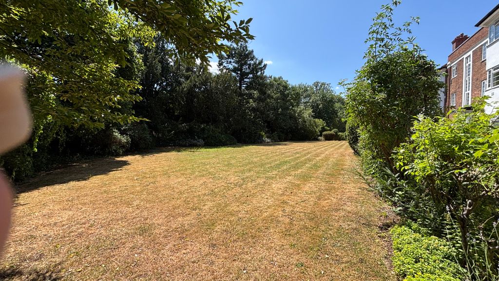 Property photo 3 of 9 Front Garden