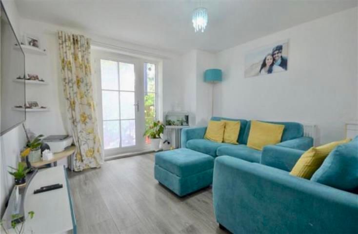 Property photo 1 of 10 Living Room