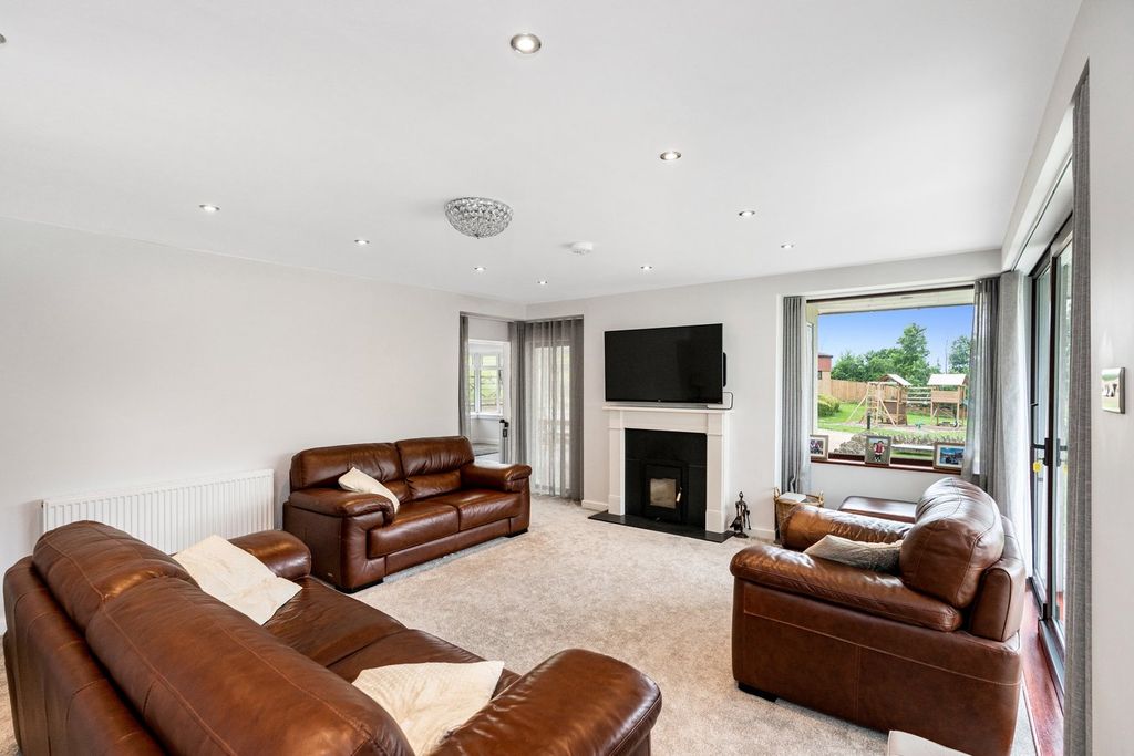 Property photo 3 of 25