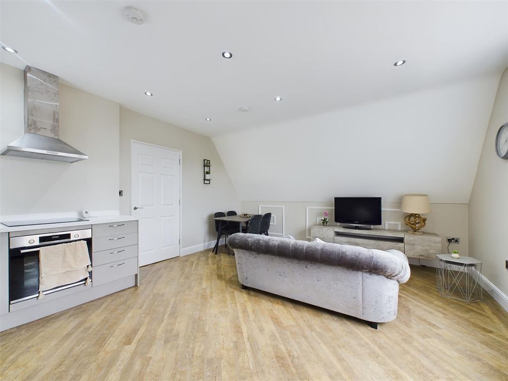 Property photo 3 of 18 Cam02546G0-Pr0170-Still001.Jpg