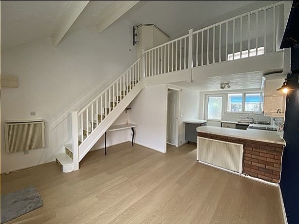 Property photo 3 of 11 Img_2012