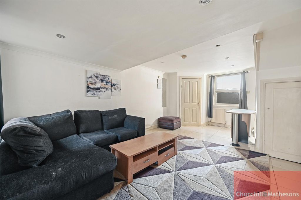 Property photo 1 of 10 Rcchmaa- Old Oak Common Lane (9).Jpg