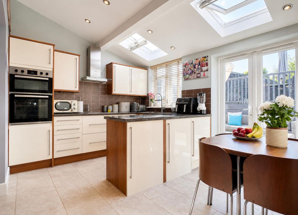 Property photo 2 of 34 111Ae104-3192-42A5-Baa2-7CC6B9Fdc10F.Png