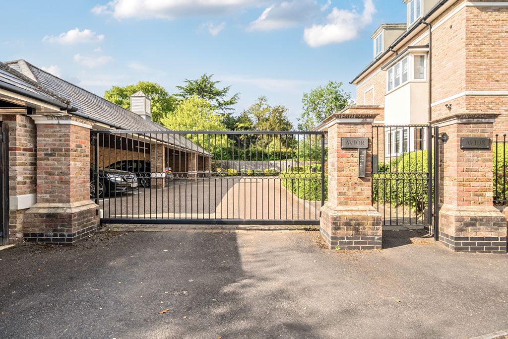Additional image 11 of 2 bed flat for saleLongworth Drive, Maidenhead SL6