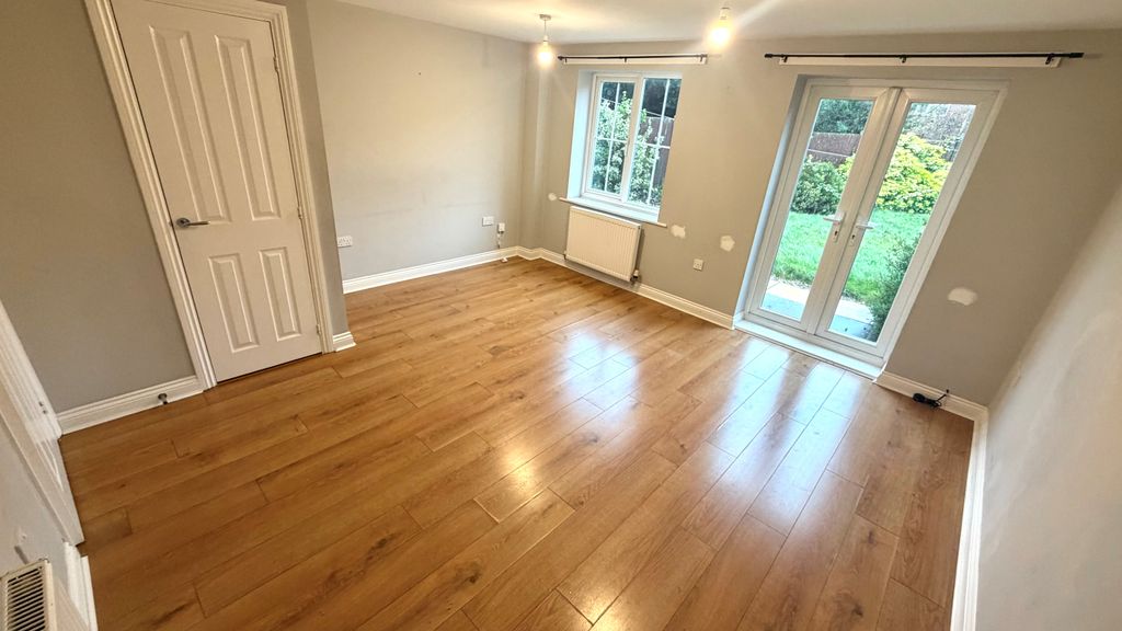 Property photo 2 of 10 Living Room