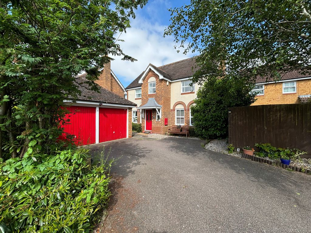 Property photo 1 of 15 3 Swan Close