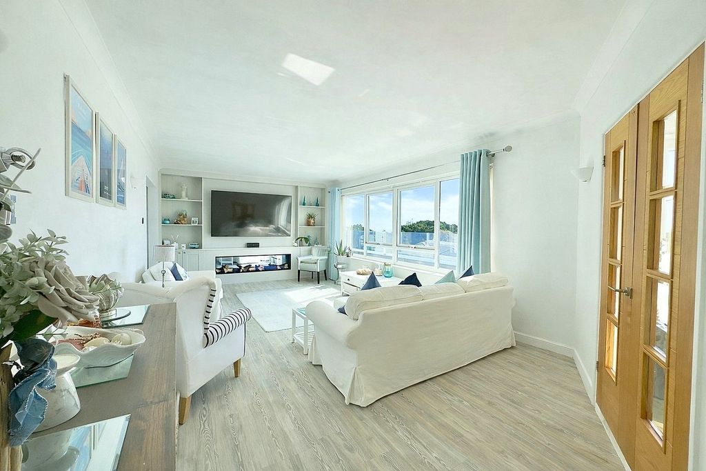 Additional image 10 of 3 bed flat for salePenthouse, West Cliff Road, West Cliff, Bournemouth BH4