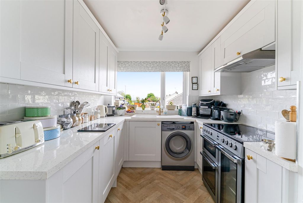 Property photo 3 of 15 Kitchen