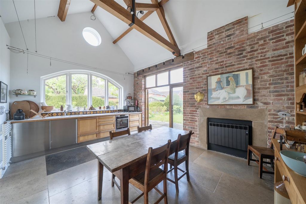Property photo 2 of 21 Kitchen/Breakfast Room