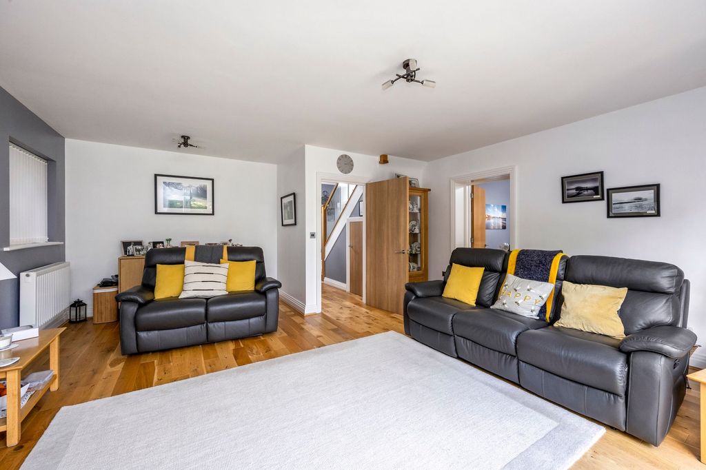 Property photo 2 of 23