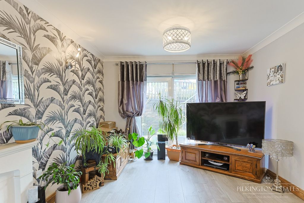 Property photo 3 of 17 4931986