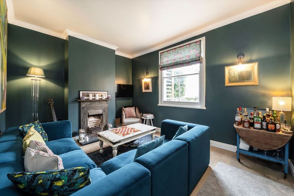 Property photo 2 of 11