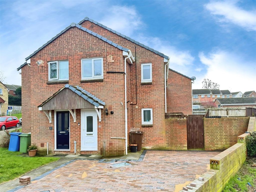 Property photo 1 of 11 External