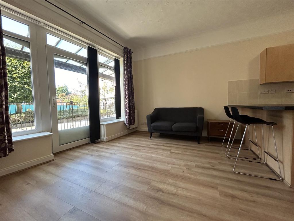 Property photo 3 of 18 Livingroom (6).Jpeg