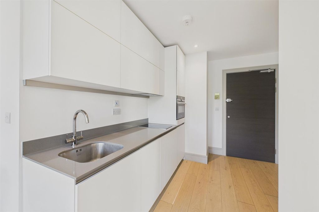 Property photo 3 of 9 Cam02700G0-Pr0381-Still004.Jpg