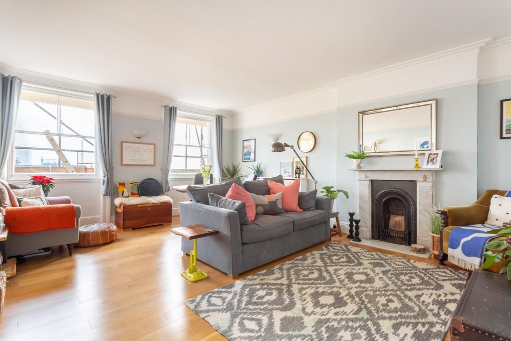 Property photo 3 of 24 Adelaide Crescent-13.Jpg