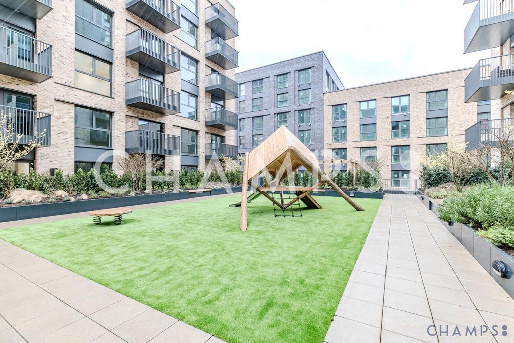 Property photo 1 of 10 2 Bed Flat To Rent In Woodberry Down N4