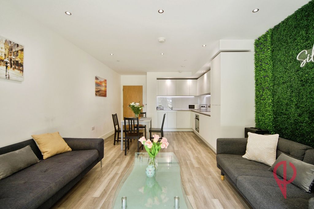 Property photo 2 of 43