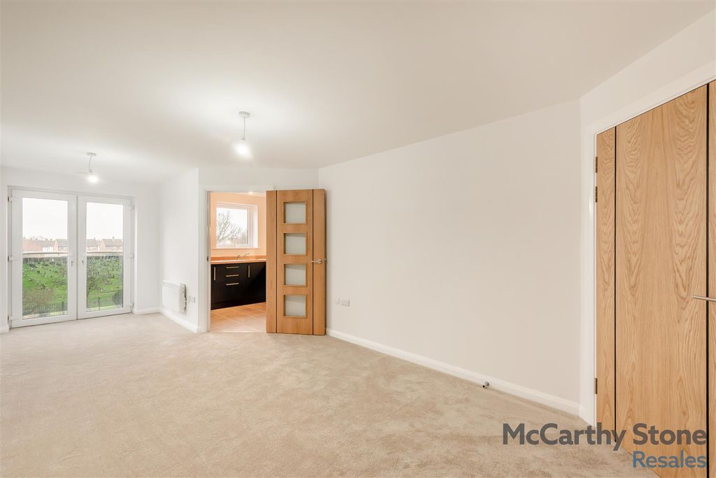 Property photo 3 of 21 8676261-Interior03.Jpg