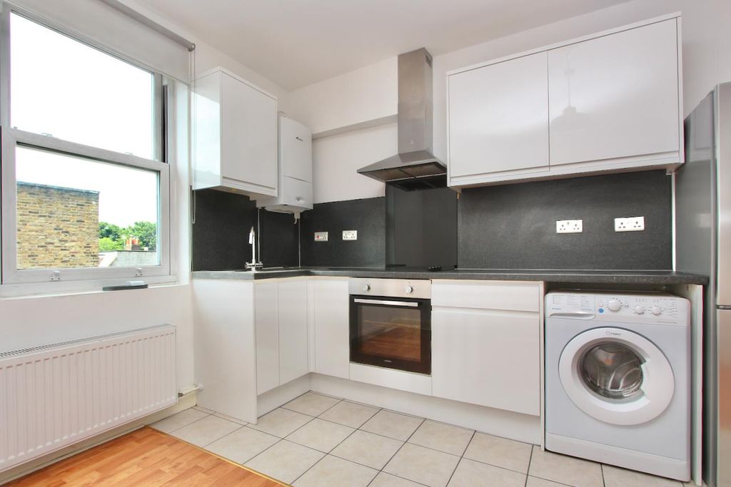 Property photo 3 of 8 Stoke Newington Church Street, N16