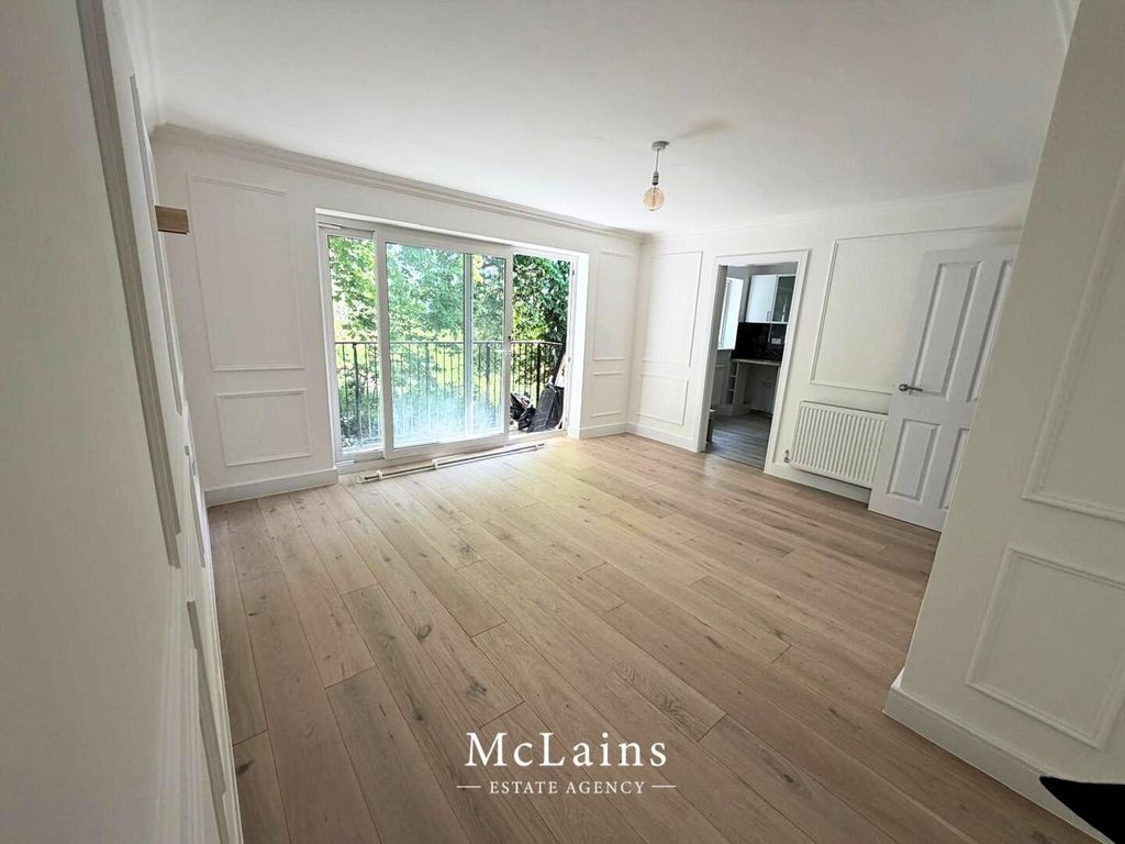 Property photo 2 of 7 Living Room