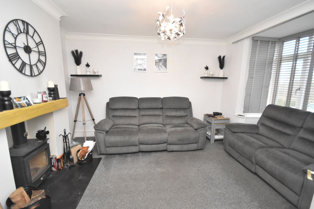 Property photo 2 of 12 Lounge