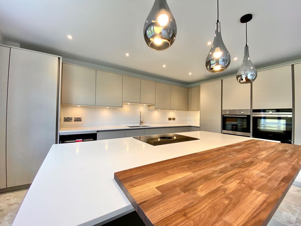 Property photo 3 of 33