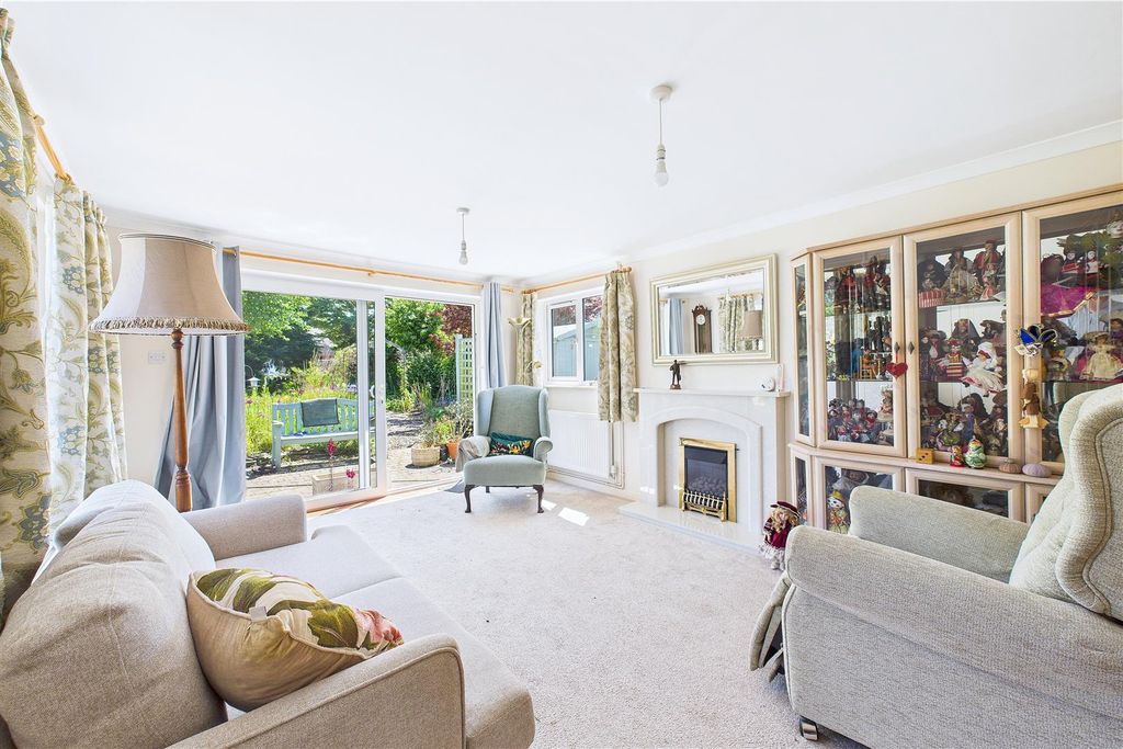 Property photo 2 of 21