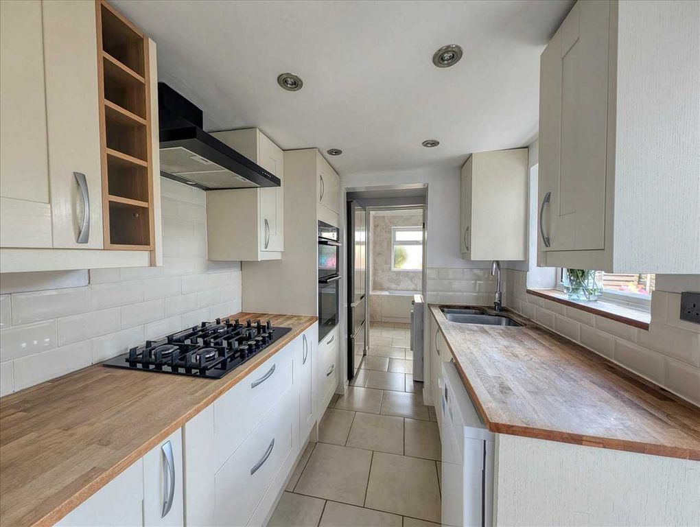 Property photo 2 of 16 Kitchen
