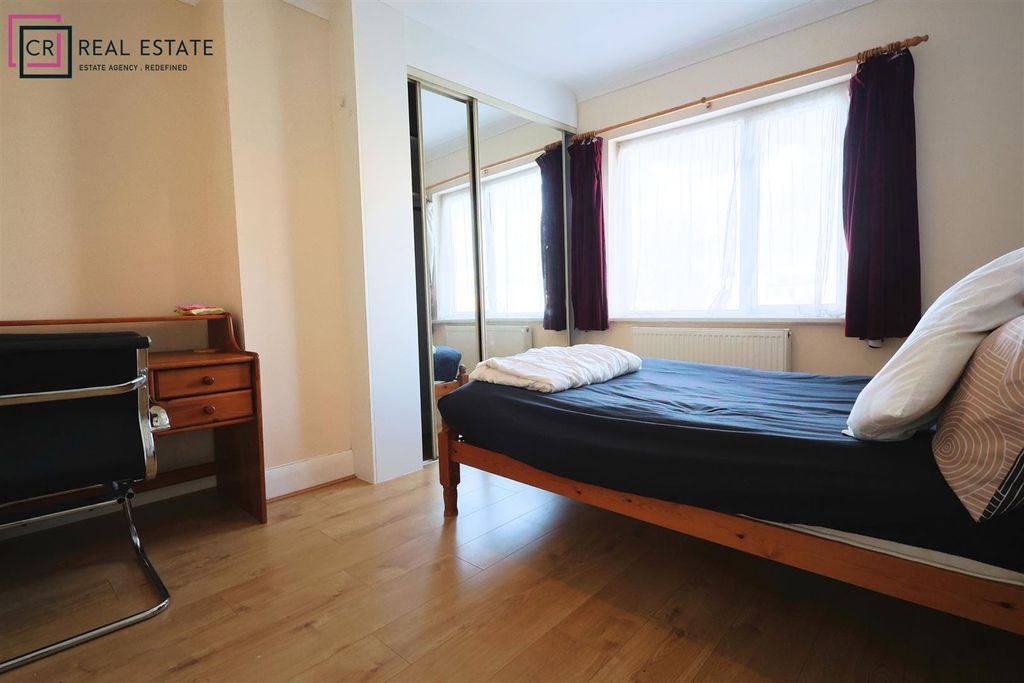 Property photo 2 of 11 Bedroom