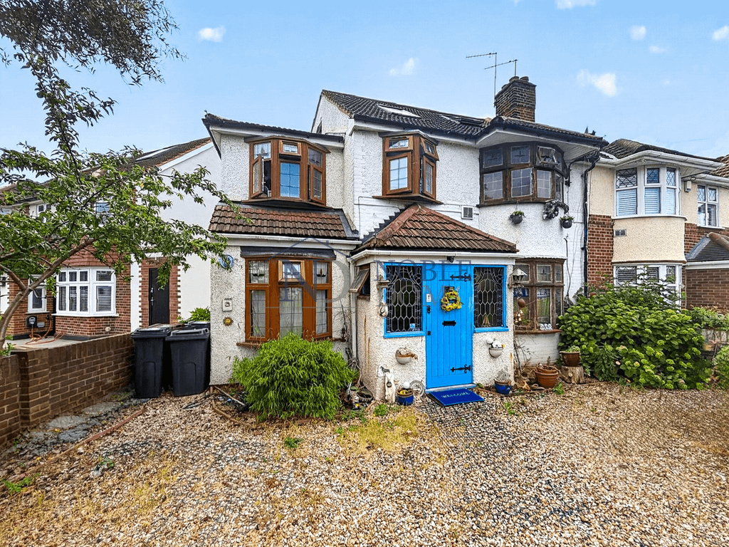Property photo 1 of 19 6 Bedroom 4 Bathroom Semi-Detached House In Hounslow