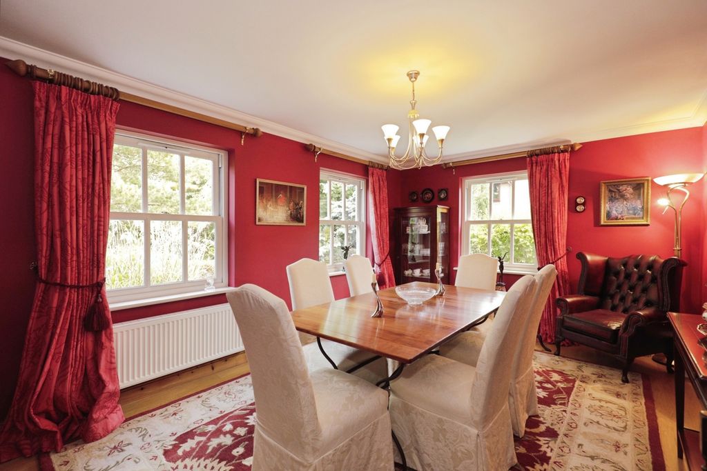 Property photo 3 of 14 Dining Room