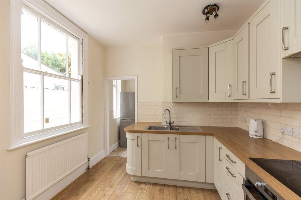Property photo 2 of 22 Picture No. 34