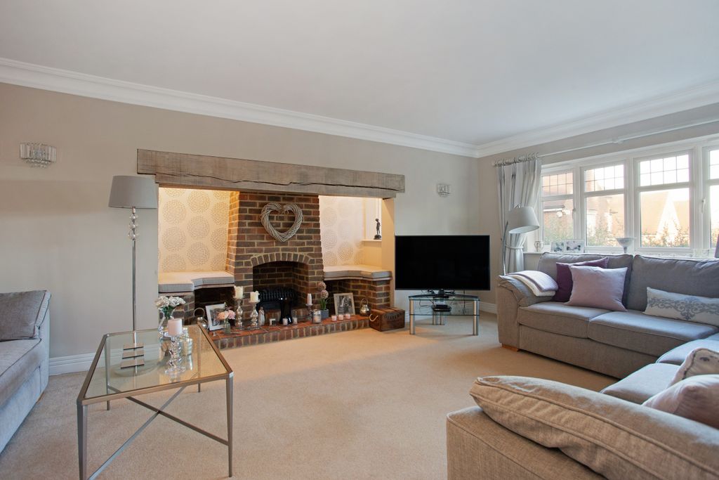 Property photo 2 of 18