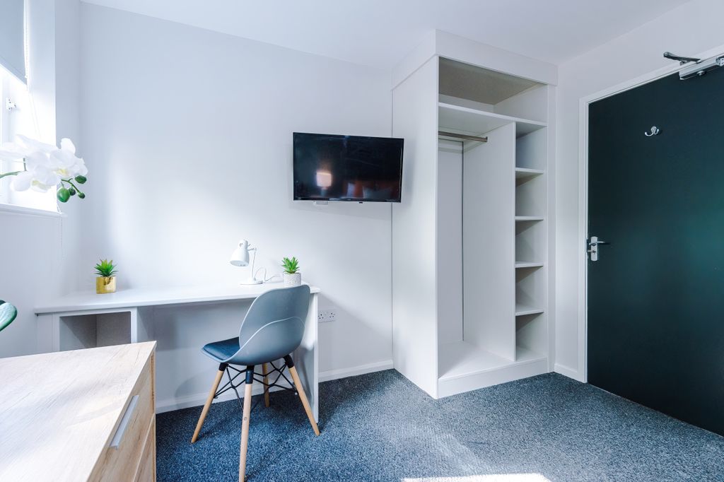 Property photo 2 of 8