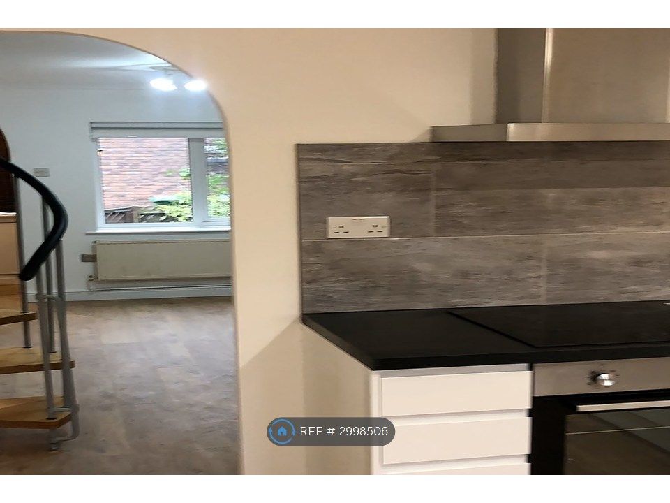 Property photo 3 of 11 Kitchen / Living Room