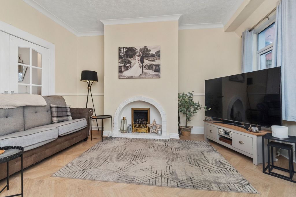 Property photo 3 of 32