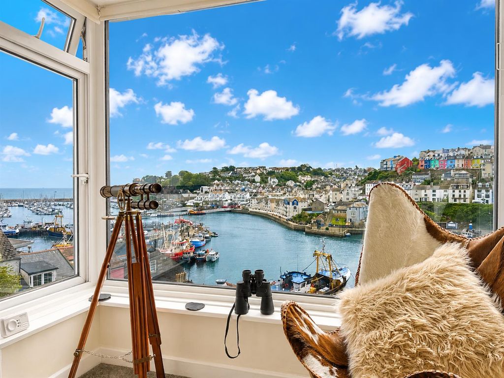 Property photo 1 of 16 Lounge Bay.Png