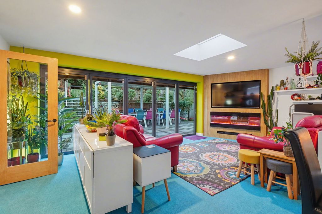 Property photo 3 of 32