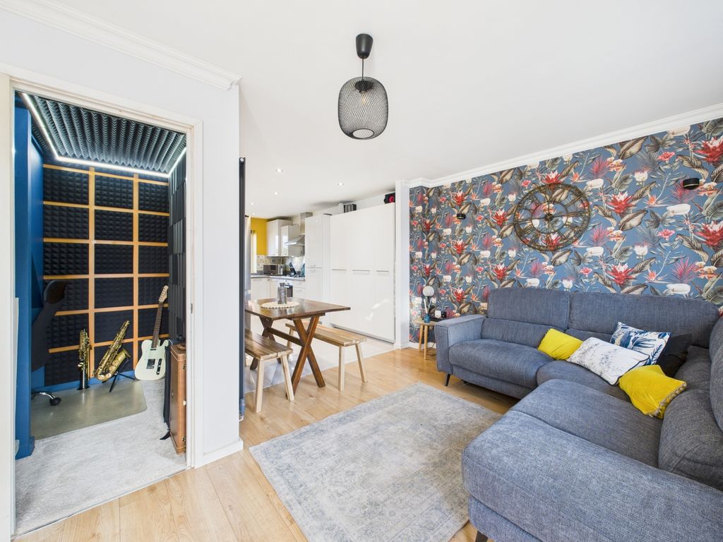 Property photo 3 of 14 Muscott Close