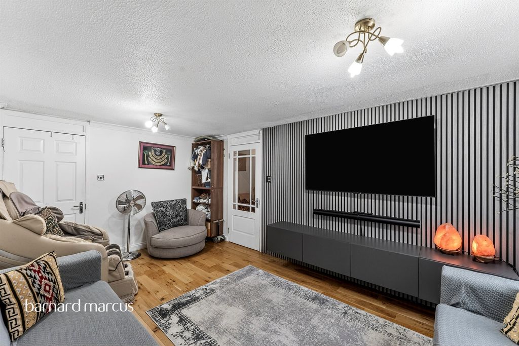 Property photo 3 of 12