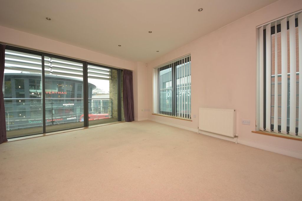 Property photo 3 of 9 Lounge