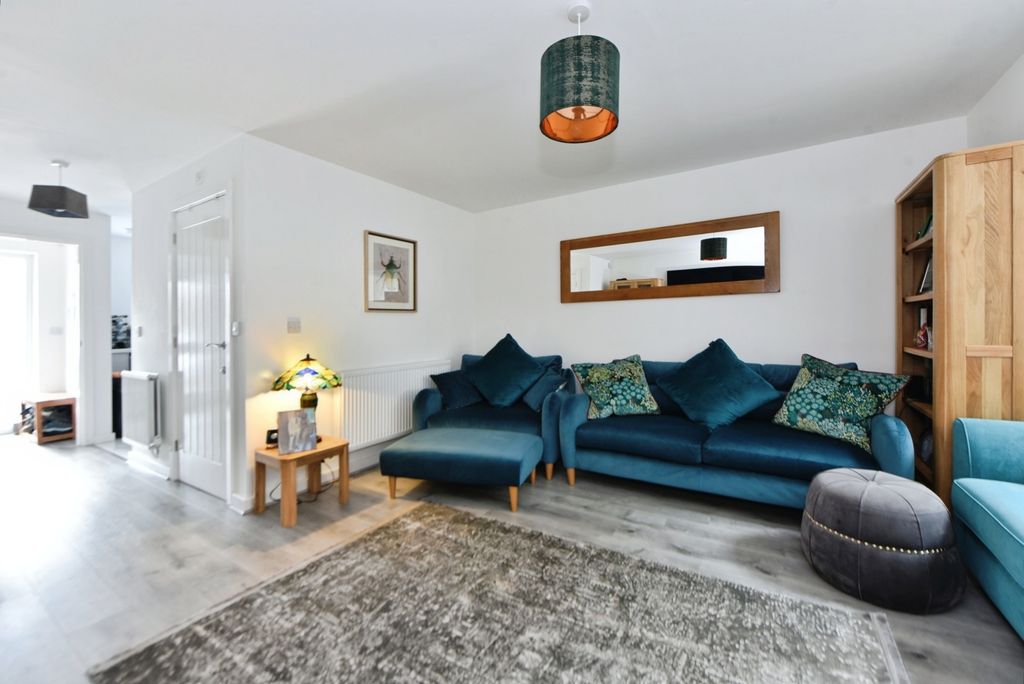 Property photo 2 of 16 Lounge