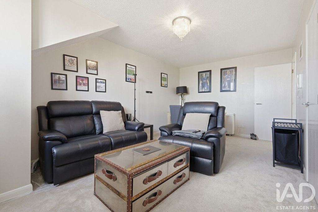 Property photo 2 of 13