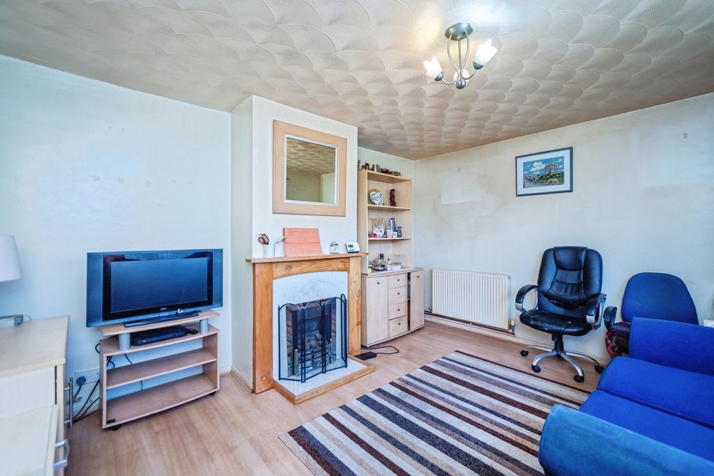 Property photo 2 of 17 Photo