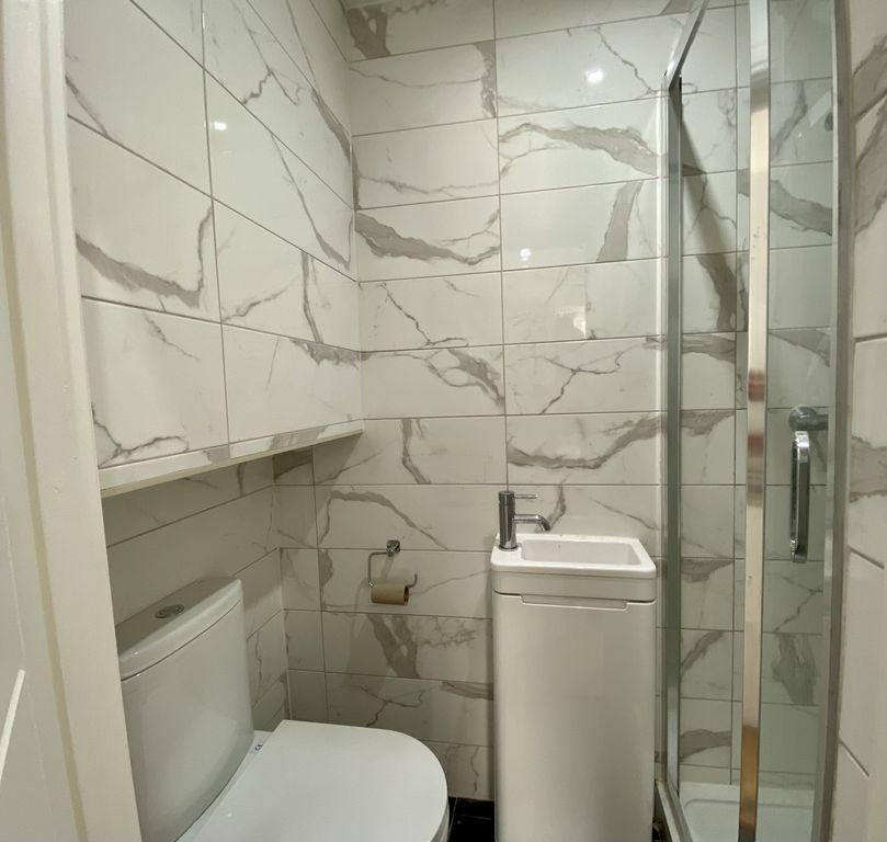 Property photo 3 of 4 Ensuite